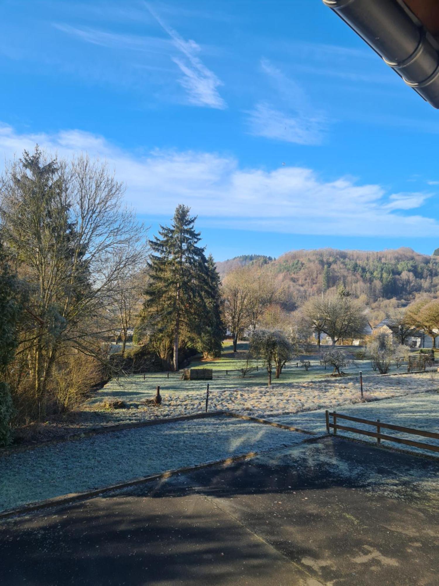 Ferienwohnung Burgblick Pelm Екстериор снимка